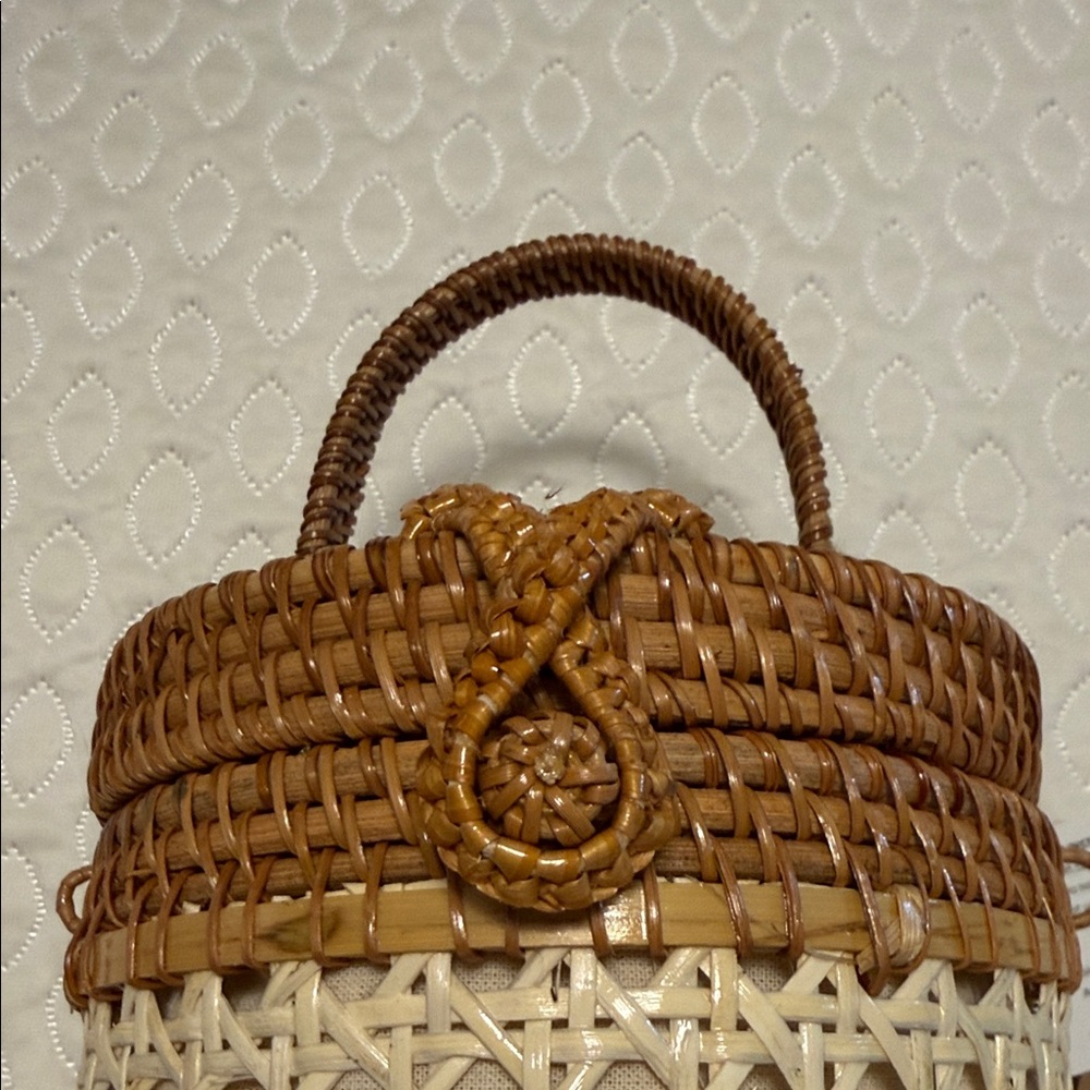 Handwoven Two-Tone Rattan Basket Bag with Top Handle - Picture 2 of 7